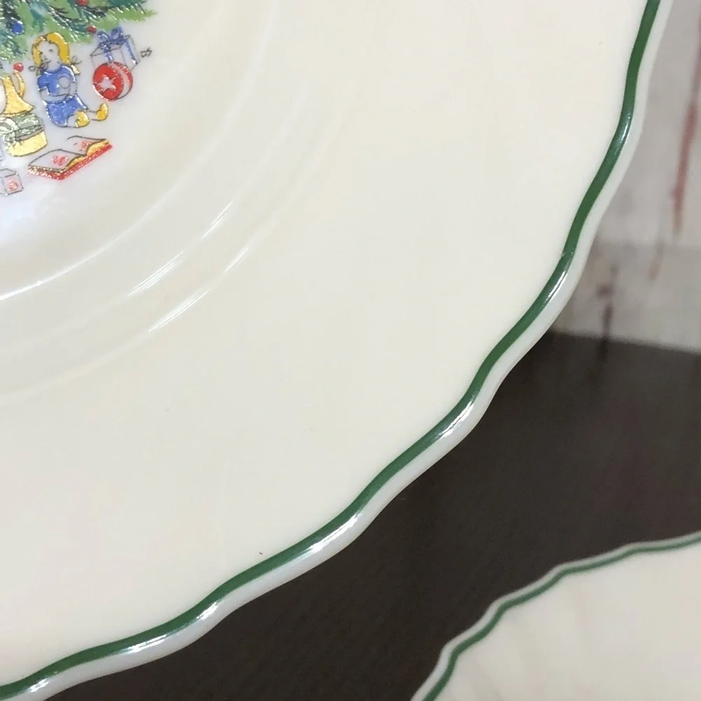 NOEL PORCELLE from the House of Salem 9” salad pasta plate Set of 2 Vintage 80s